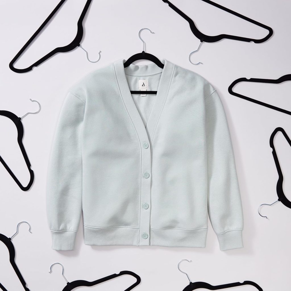 Amazon Basics Slim Velvet Hangers