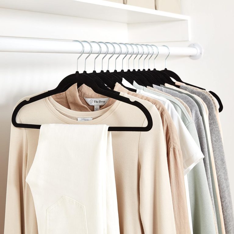 Amazon Basics Slim Velvet Hangers